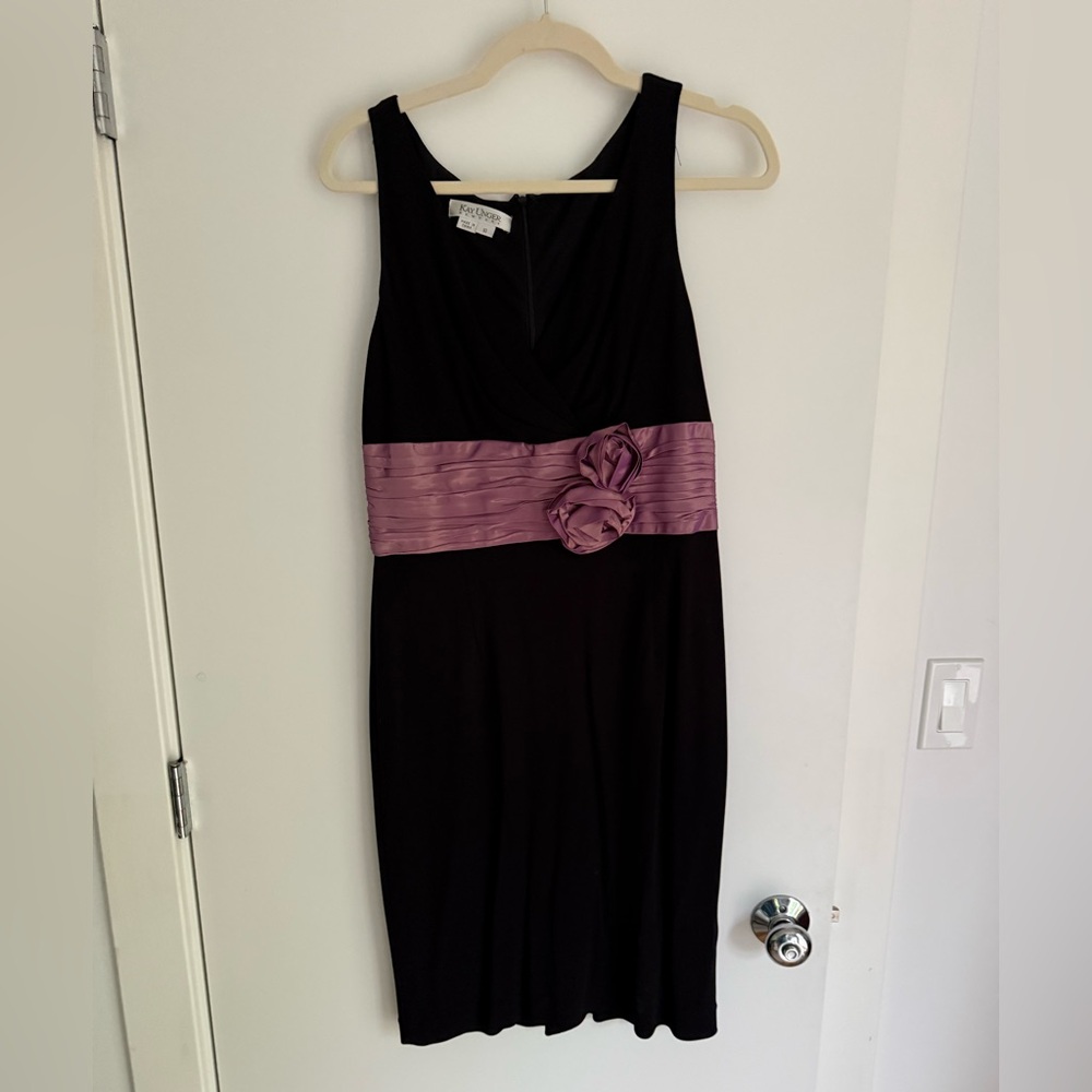 Kay Unger Black V-Neck Sheath Dress Purple Rosette 10